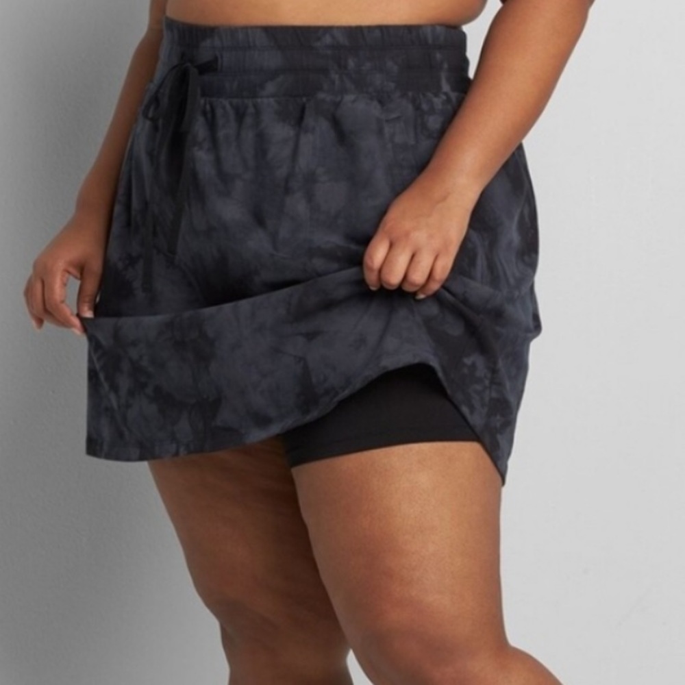 LIVI Black Tie Dye Drawstring Waist Athletic Skort Size 22/28